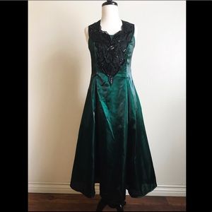 Vintage Green Fit Flare Formal Prom Dress With Black Beaded Bodice